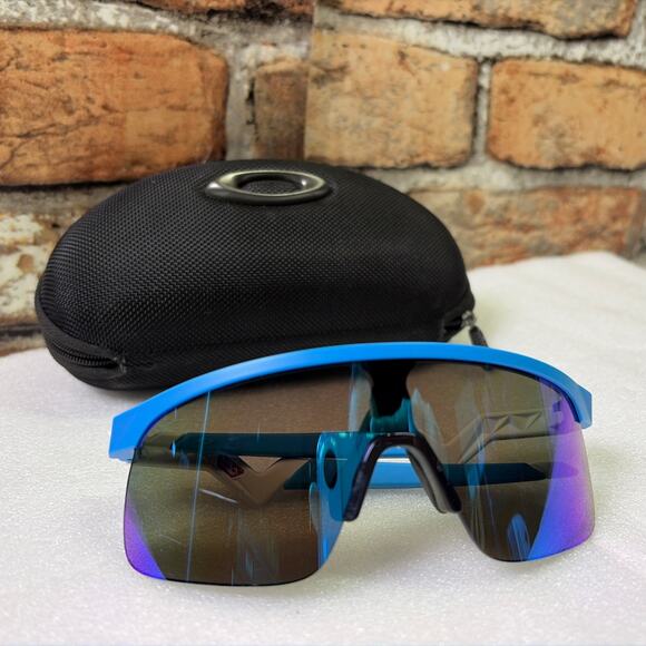 Oakley Resistor USA OJ9010-2523 123 Sunglasses - Picture 2 of 4